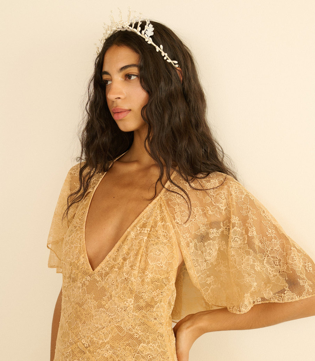 Faye Tiara in Antique Pearl