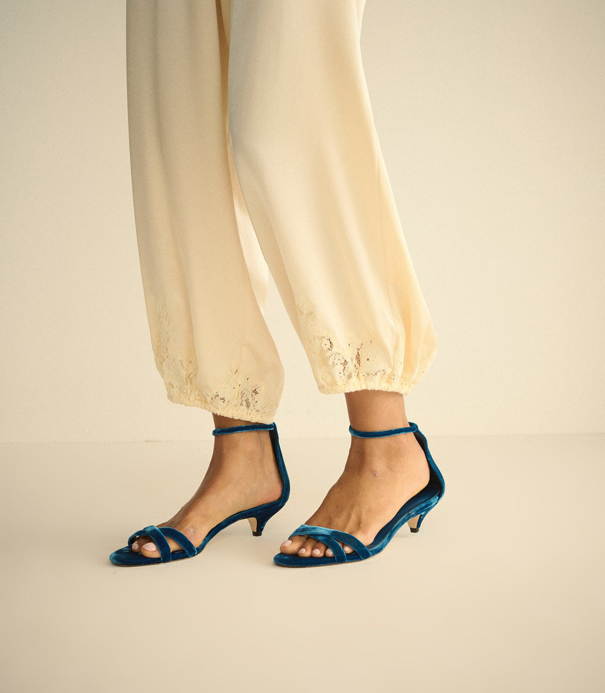 Giulia Heel in Cobalto Velvet, view 3