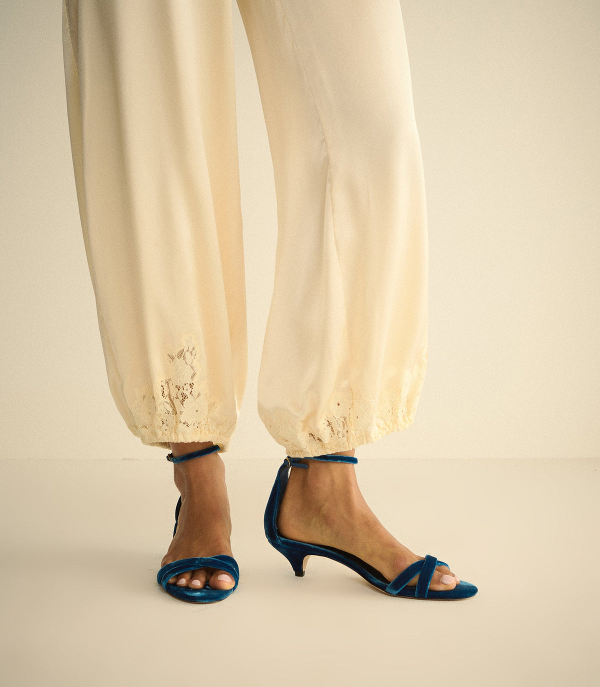 Giulia Heel in Cobalto Velvet, view 4