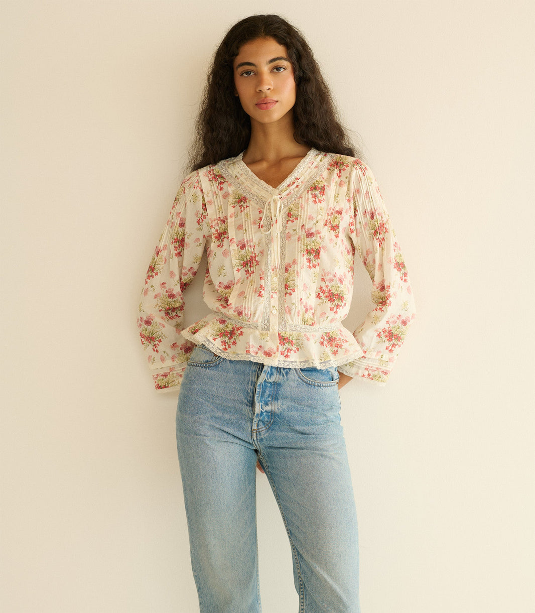 Hillock Top in Ivory Lantana Floral