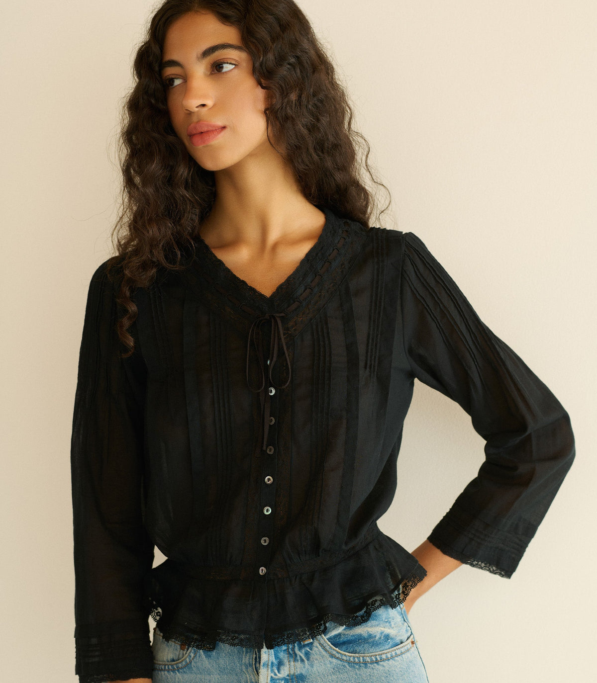 Hillock Top in Black