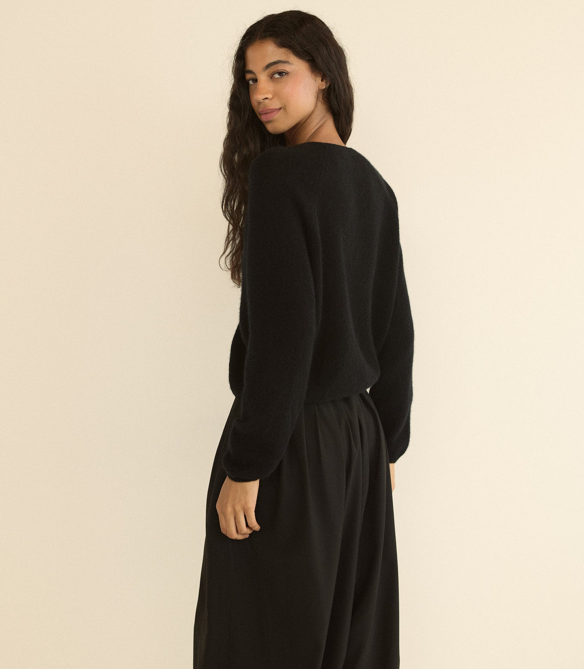 Peroline Cashmere Cardigan in Black, view 3